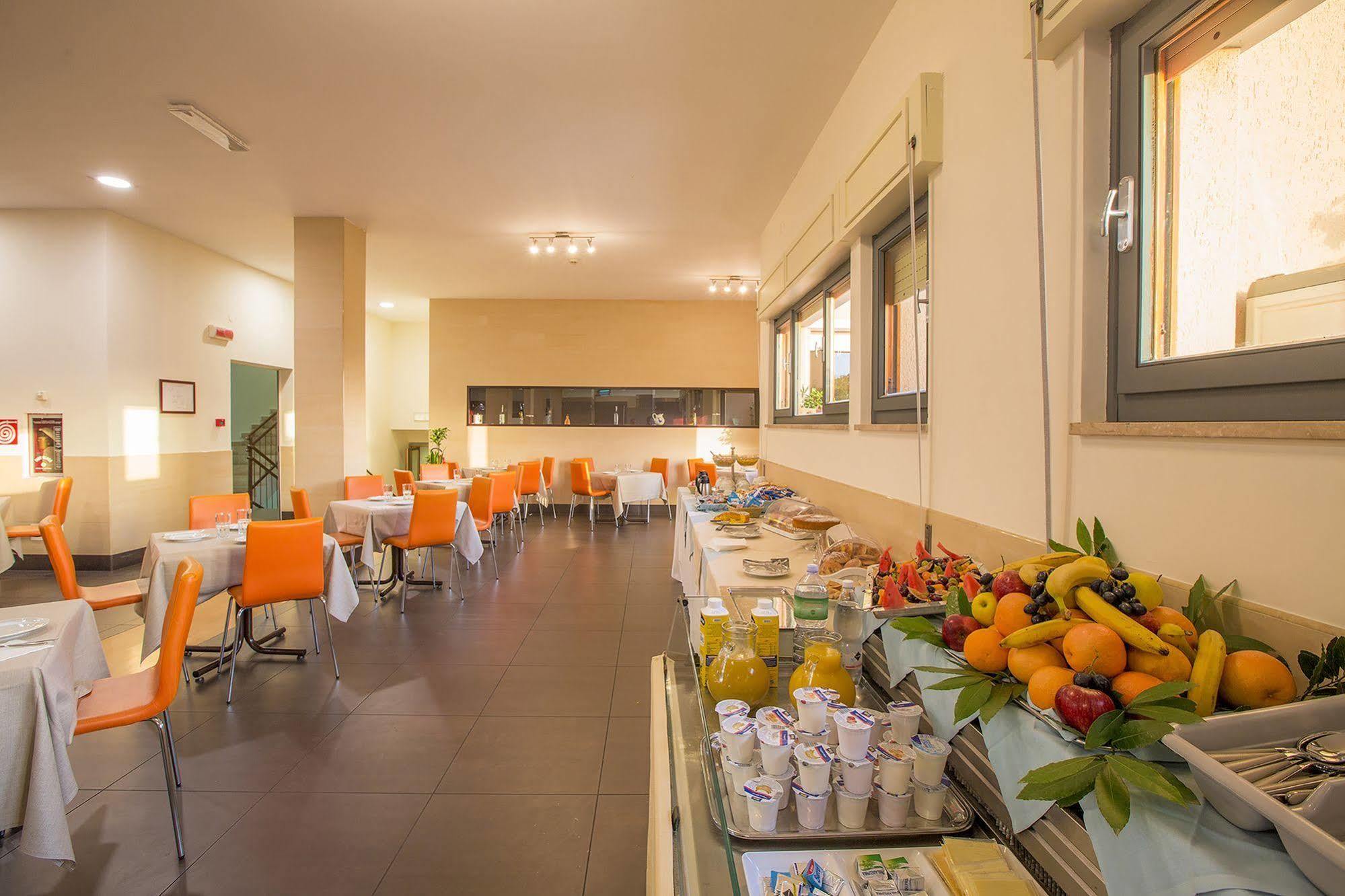 Hotel Residence Ulivi E Palme Cagliari Exterior foto